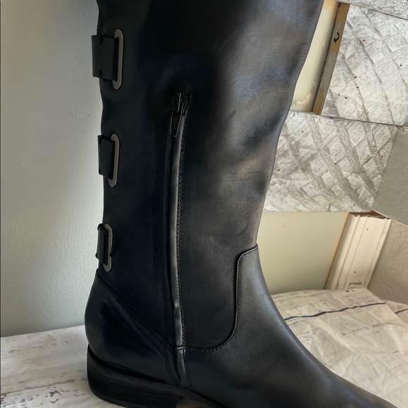 Arturo Chiang Black Buckle Heeled Boots - Picture 4 of 9